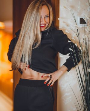 Eleganti melns kostīms LUXURIOUS