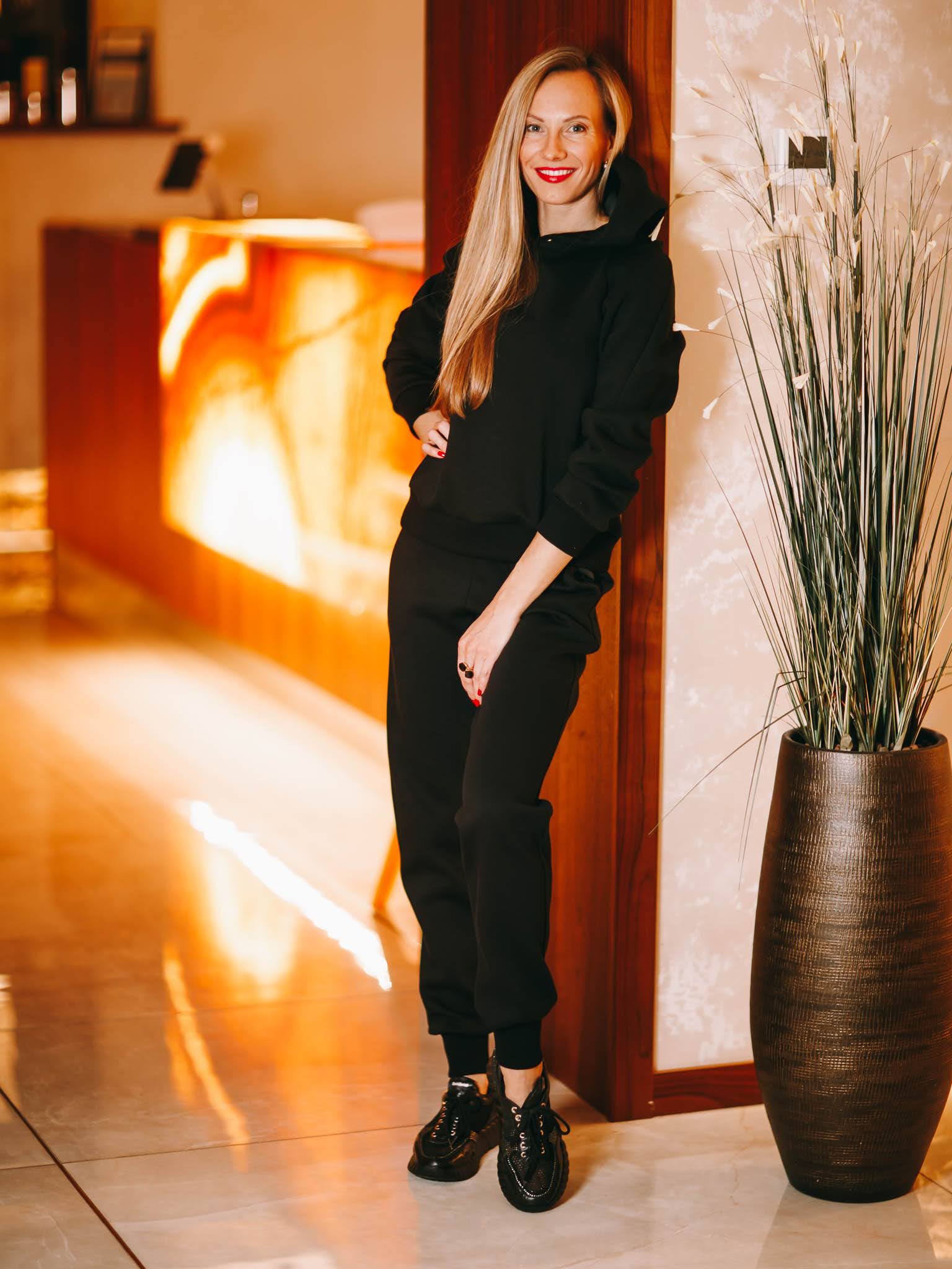 BLACK_Luxurious Black 2