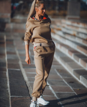 Elegants kamieļkrāsas kostīms BEIGE LEOPARD